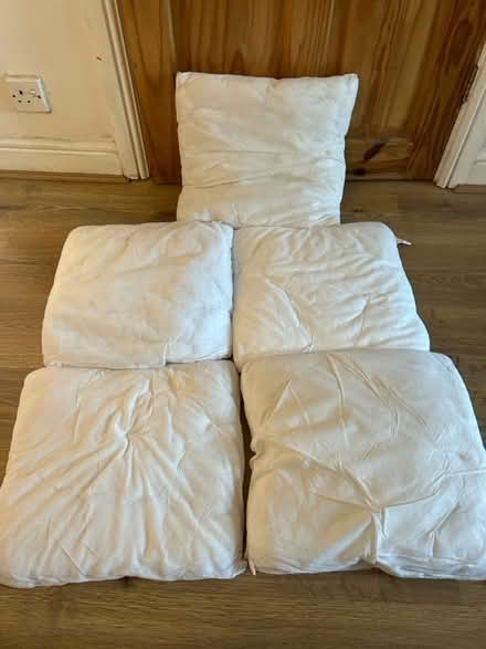 Photo of free 5 x cushions (Cheshunt EN7) #1