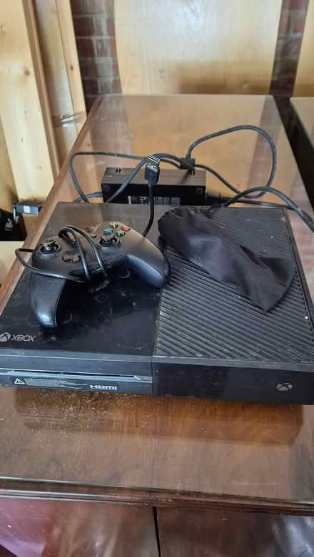 Photo of free X Box, Controller & x1 3D glasses (Winchester) #1