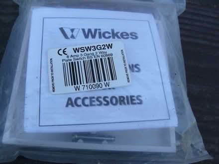 Photo of free 1 x 6 amp 3-gang 2-way plate mains lighting switch (new) (Kempsey WR5) #2