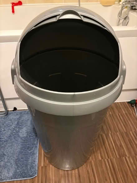 Photo of free Large kitchen bin (Hextable BR8) #2