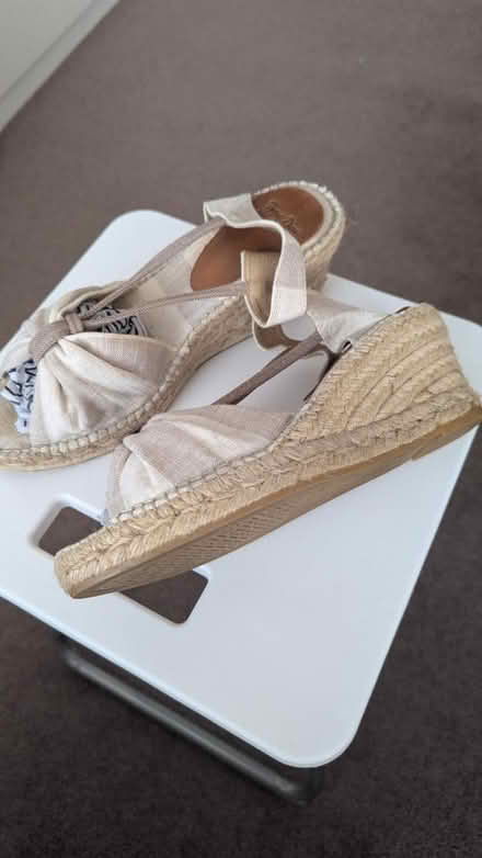 Photo of free Espadrille sandals (CR0) #2