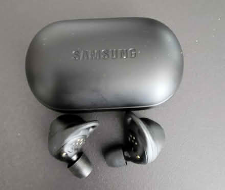 Photo of free Samsung Earbuds (Great Billing NN3) #1