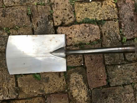 Photo of free Spade - needs new handle (Stoke Newington N16) #3