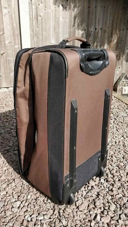 Photo of free Wheeled case with extendable handle (Calow S44) #2