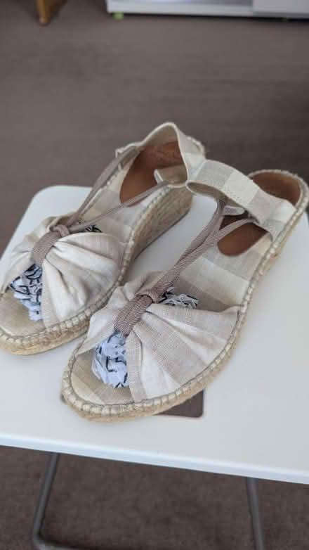 Photo of free Espadrille sandals (CR0) #1