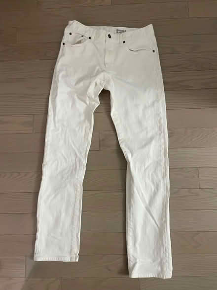 Photo of free White Uniqlo jeans sz 32 (Kennedy/16th in Markham) #1