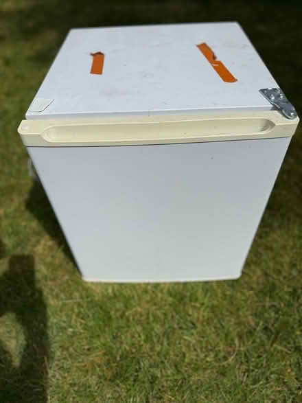Photo of free Counter top fridge (East Sheen) #1