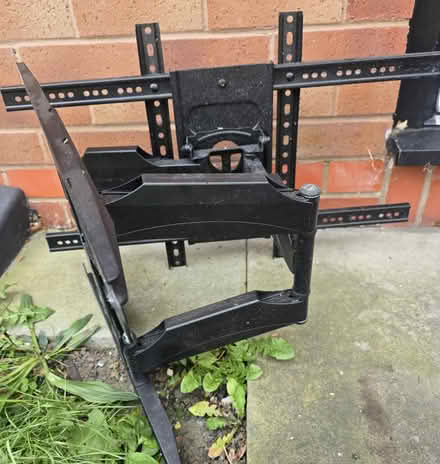 Photo of free Television Bracket ( rotates) (Eccles M30) #3