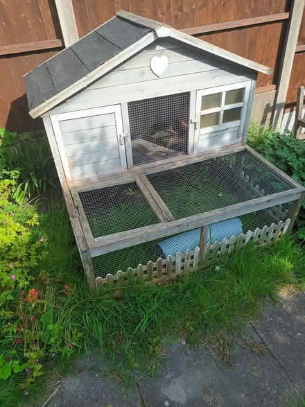 Photo of free Rabbit hutch (bilston WV14) #1