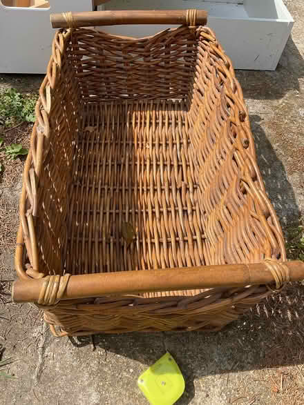 Photo of free Sturdy wicker basket with handles (Se26) #2