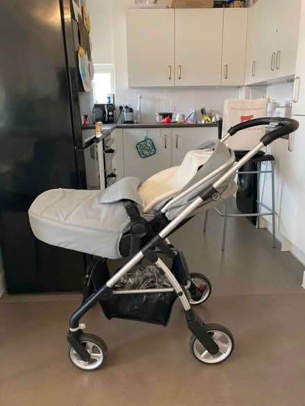 Photo of free Silver Cross Pram (Lambeth SE11) #4