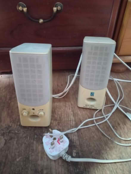 Photo of free pc speakers (Stopsley LU2) #1
