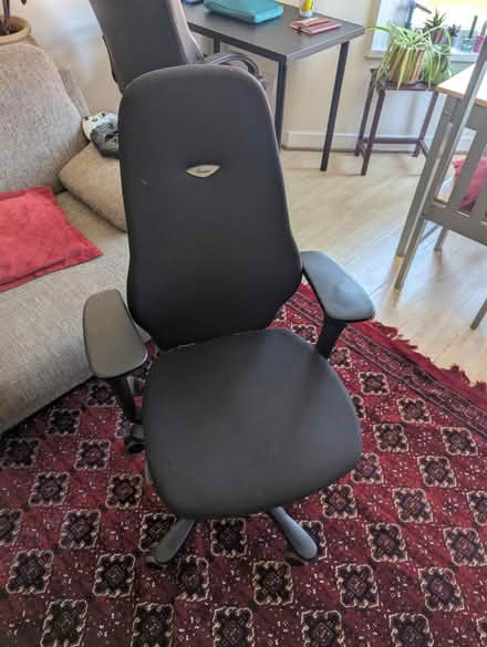 Photo of free Office chair (19 halbert Street G41 3TT) #1