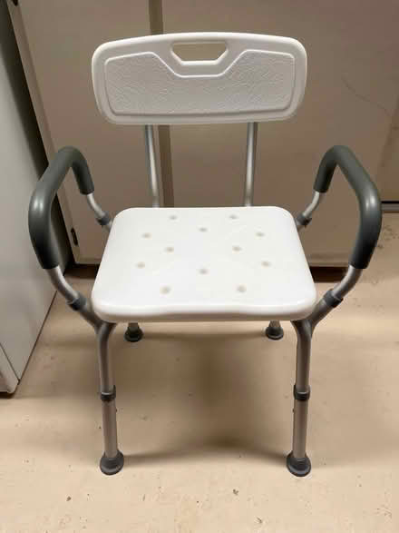 Photo of free shower chair new condition (Catalina Foothills, Tucson,AZ) #1