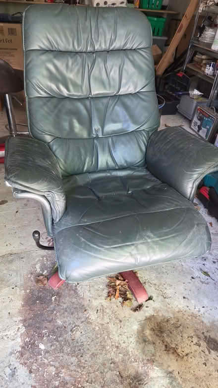 Photo of free Green Leather Swivel Chair (Rhu G84) #1