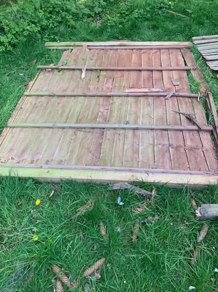 Photo of free Fence panels - need some fixing (Kirkstall LS6) #2