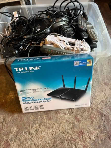 Photo of free New wireless router (New coseley village DY4) #4