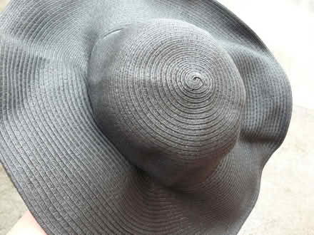 Photo of free Black floppy straw-style hat with wide brim (Kempsey WR5) #2