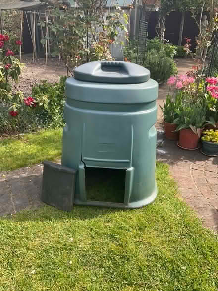 Photo of free Composting bin, collect Rances lane, wokingham (Wokingham RG40) #3