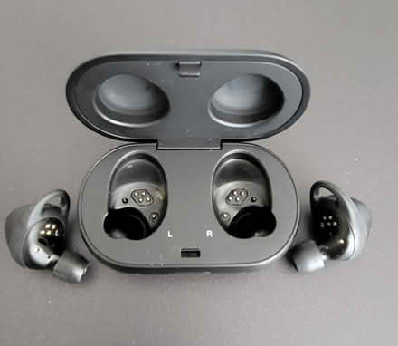 Photo of free Samsung Earbuds (Great Billing NN3) #2