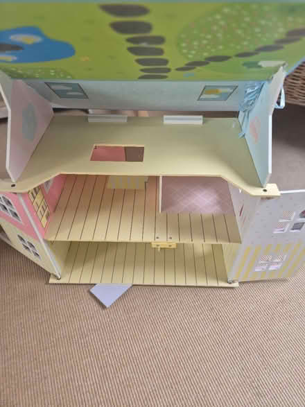 Photo of free Dolls house (SW12 Balham) #1