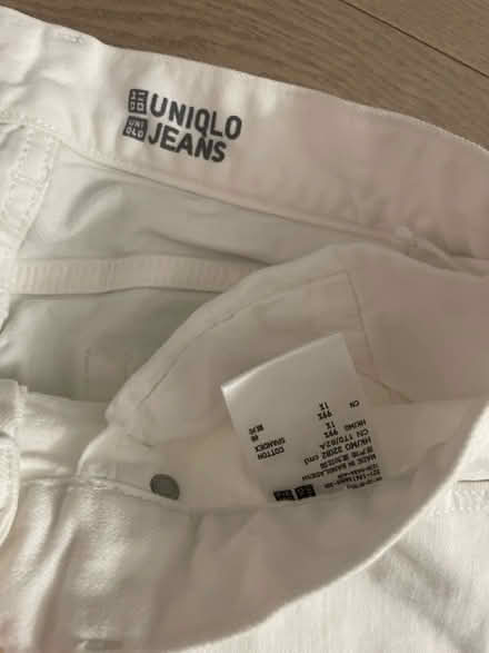 Photo of free White Uniqlo jeans sz 32 (Kennedy/16th in Markham) #4