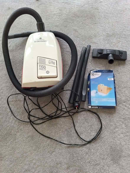 Photo of free Vacuum cleaner, working (Marylebone W1U) #1