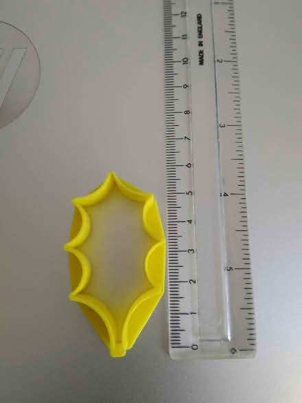 Photo of free Pastry/cookie cutter in leaf shape (Millhouses S7) #1