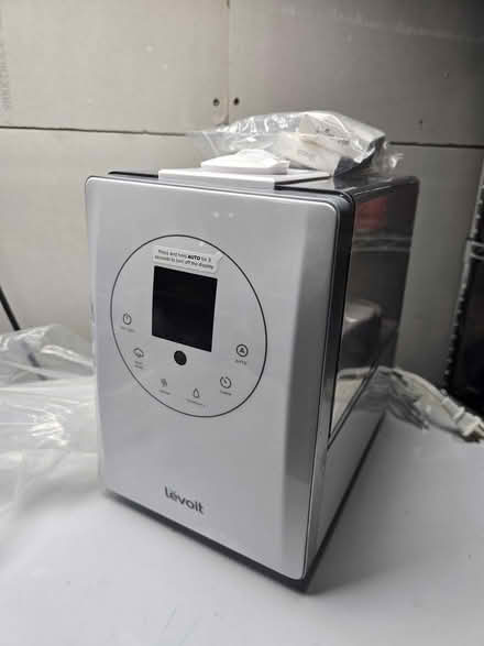 Photo of free levoit ultrasonic humidifier (Vanier north) #1