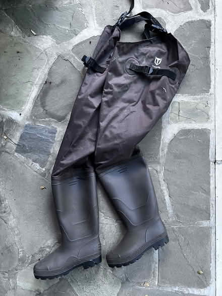 Photo of free recliner, paint, case, bike pump (Lansdowne PA) #4