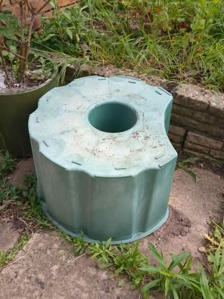 Photo of free Water butt stand (Kennington OX1) #1