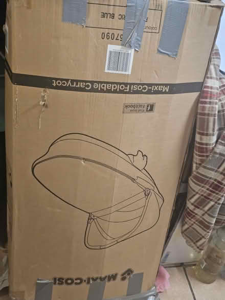 Photo of free Moses basket with stand & clothes (N16 Stoke Newington) #1