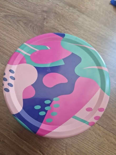 Photo of free Pretty tin (SE10) #2