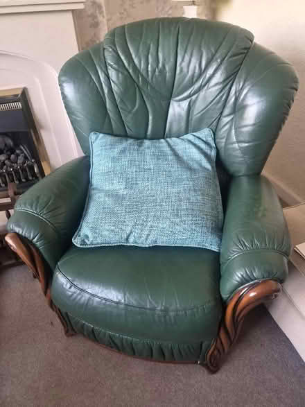 Photo of free Green leather 3 piece sofa and chairs (Wistaston CW2) #3