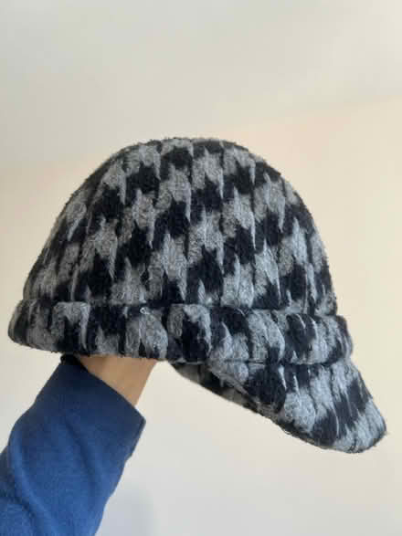 Photo of free Women’s Houndstooth Pattern Cap (Arlington, VA) #1