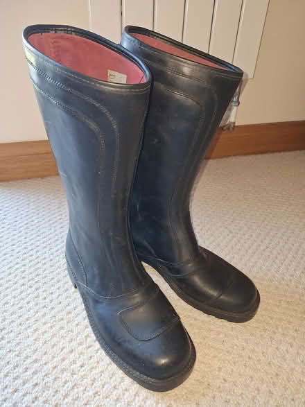 Photo of free Derri boots (Raymond's Hill EX13) #1