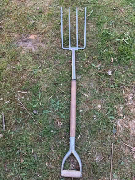 Photo of free Stainless steel garden digging fork - broken shaft (St John's TN13) #1