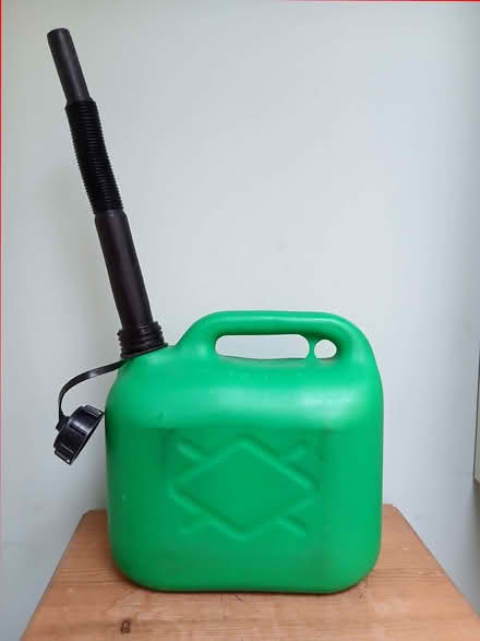Photo of free 5L plastic fuel can (North Hinksey OX2) #2