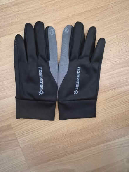 Photo of free Touchscreen Gloves- small (HA7) #1
