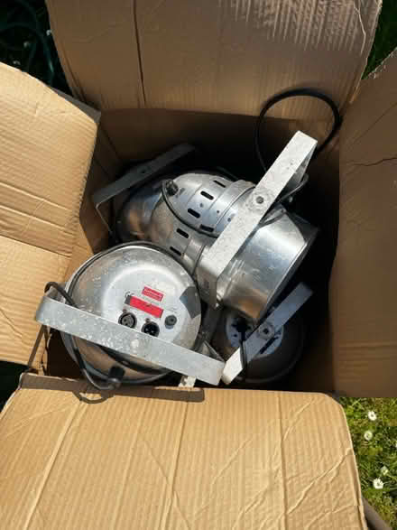 Photo of free 8 par cans (BS9) #1