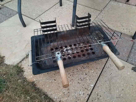 Photo of free rather tatty barbeque (Grove OX12) #1