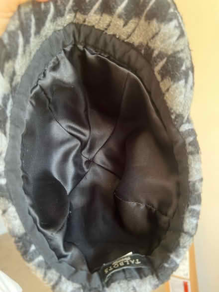 Photo of free Women’s Houndstooth Pattern Cap (Arlington, VA) #4