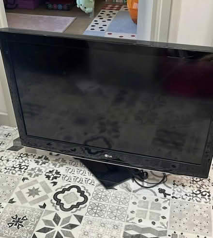 Photo of free 37 Inch Tv (Wythall B47) #1