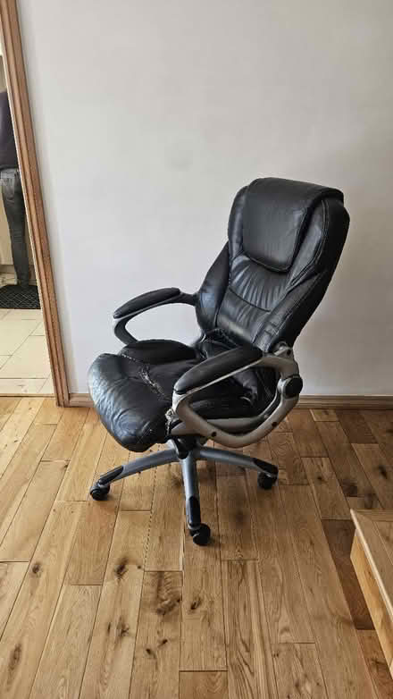 Photo of free desk chair (High barnet EN5) #2