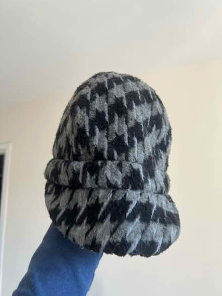 Photo of free Women’s Houndstooth Pattern Cap (Arlington, VA) #2