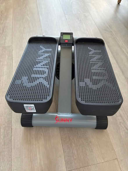 Photo of free Sunny Stepper (Mount Vernon Triangle) #2