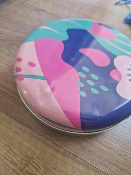 Photo of free Pretty tin (SE10) #3