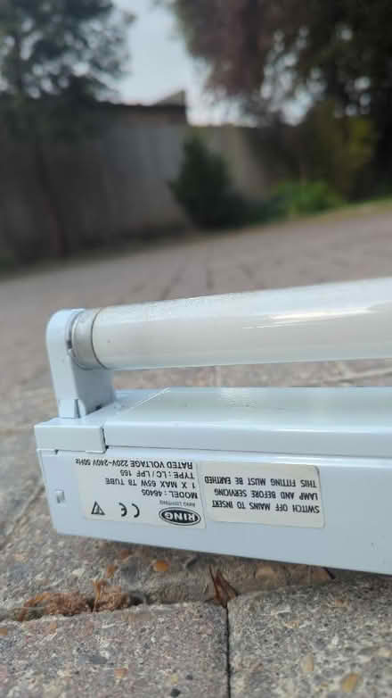 Photo of free 5 foot florescent light (Upper Wolvercote OX2) #3