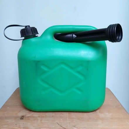 Photo of free 5L plastic fuel can (North Hinksey OX2) #1