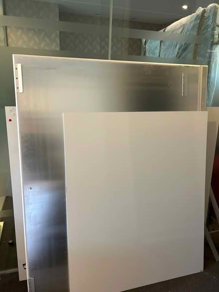 Photo of free 5 Mountable Whiteboards (W2 2ET) #1
